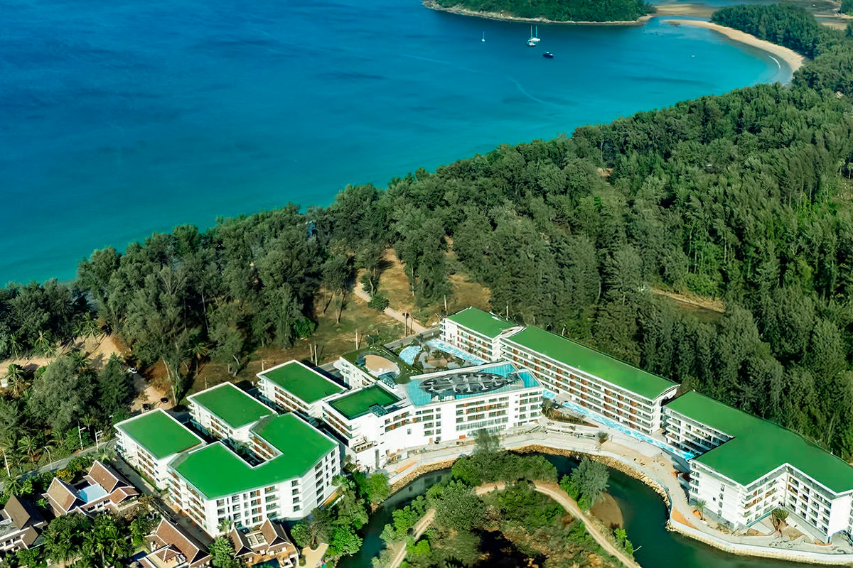 Лаян на Пхукете для жизни: плюсы и минусы района в 2026 году 1 Kora Beach Resort — вилловый комплекс в районе Лаян на Пхукете