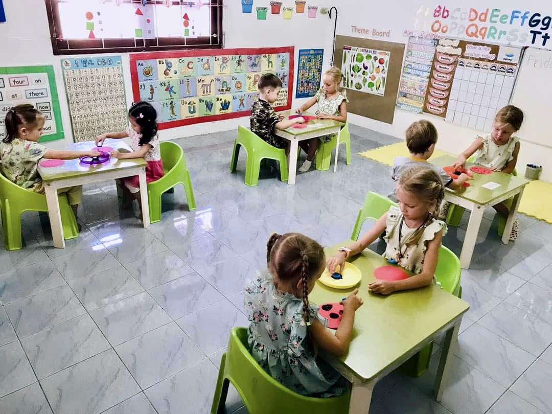 Най Харн на Пхукете для жизни: плюсы и минусы района в 2026 году 9 Детский сад на Пхукете
